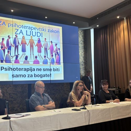 Ko duševne stiske vstopijo v domove in razrede