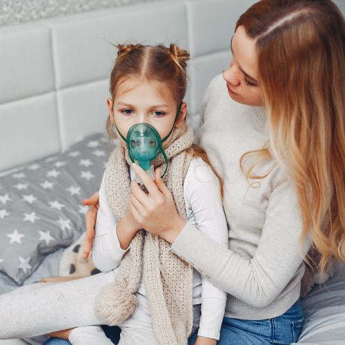 Oslovski kašelj: v lanskem letu 120 primerov, januarja letos pa že 65. V UKC Ljubljana trije otroci hospitalizirani. Usoden za štiri dojenčke v Beogradu