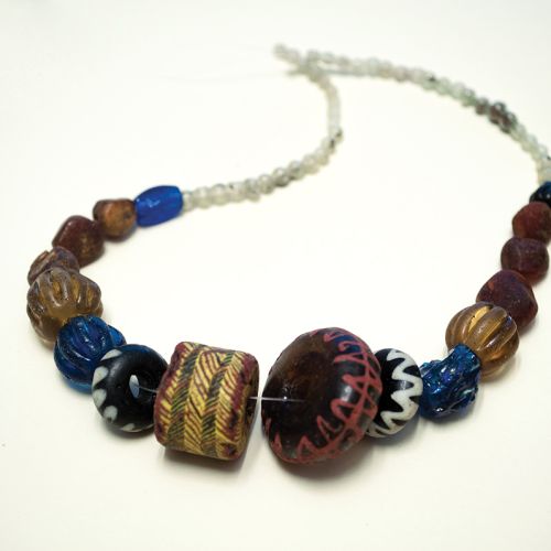 Otroški grob iz Kranja ali kako smrt osmišlja življenje