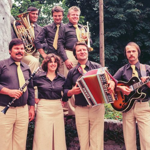 Viki Ašič – Avsenik z diatonično harmoniko