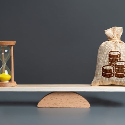 Mesec se bo o minimalni plači pogovarjal s socialnimi partnerji