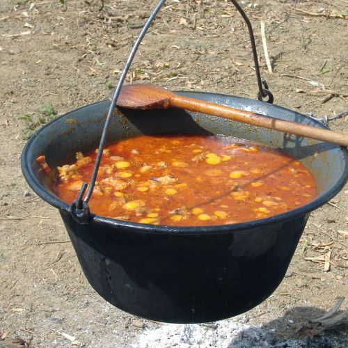 Bogračfest v Lendavi: kotel, ki združuje in povezuje