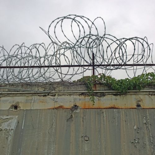 razor-wire-gd89d183da_1920.jpg
