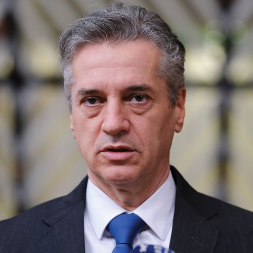 Golob pisal odhajajočim ministrom, kako naj si kreativno razlagajo tekoče posle in izvedejo kadrovski cunami