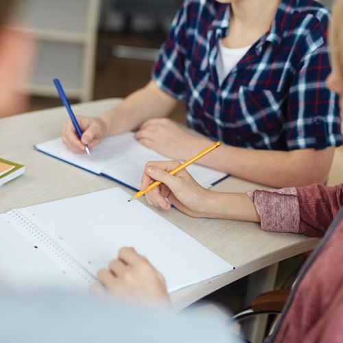 Kje se konča svoboda staršev in začne pravica otroka?