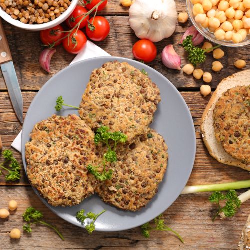 Bruselj zaščitil pojem mesa: nič več veganskih 'zrezkov' in 'slanine'