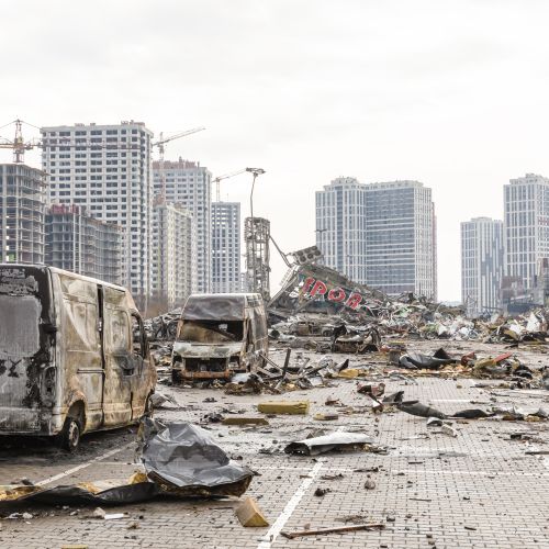 [Leto pod črto] Nemirna Ukrajina v primežu velesil