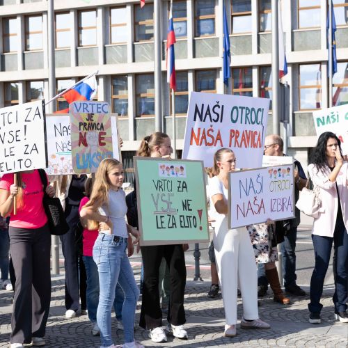 O noveli zakona o vrtcih bo DZ odločal v četrtek na izredni seji