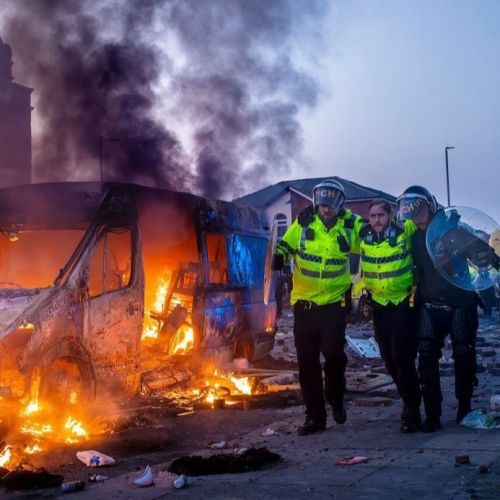 Britanska mesta v ognju: grožnje z državljansko vojno