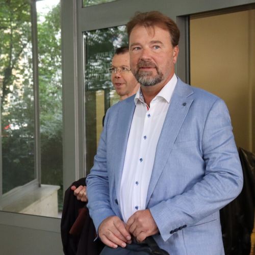 Dovolj je sprenevedanja Dr. Jože Možina ne želi »pomilovanja kolegice Peskove«; le korektno poročanje