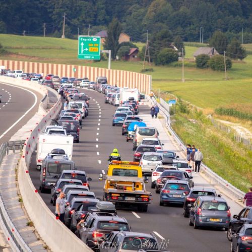 Na primorki dve nesreči, strokovnjak za promet poziva voznike: Ne misliti samo nase